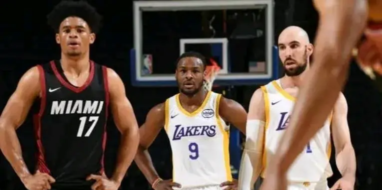 爱游戏体育 -包含里程碑夜多特蒙德状态回暖,全明星赛国际比赛日刷纪录,气氛紧张,控场能力受关注的词条